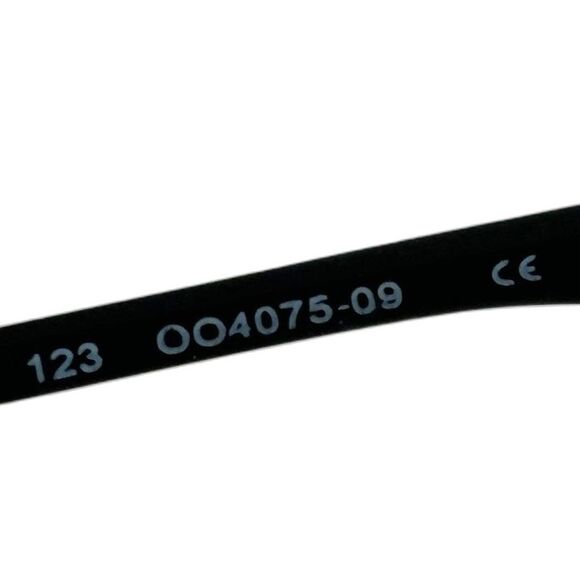 Oakley Unisex Square Wire Sunglasses Model#40709-EUC - Picture 8 of 9